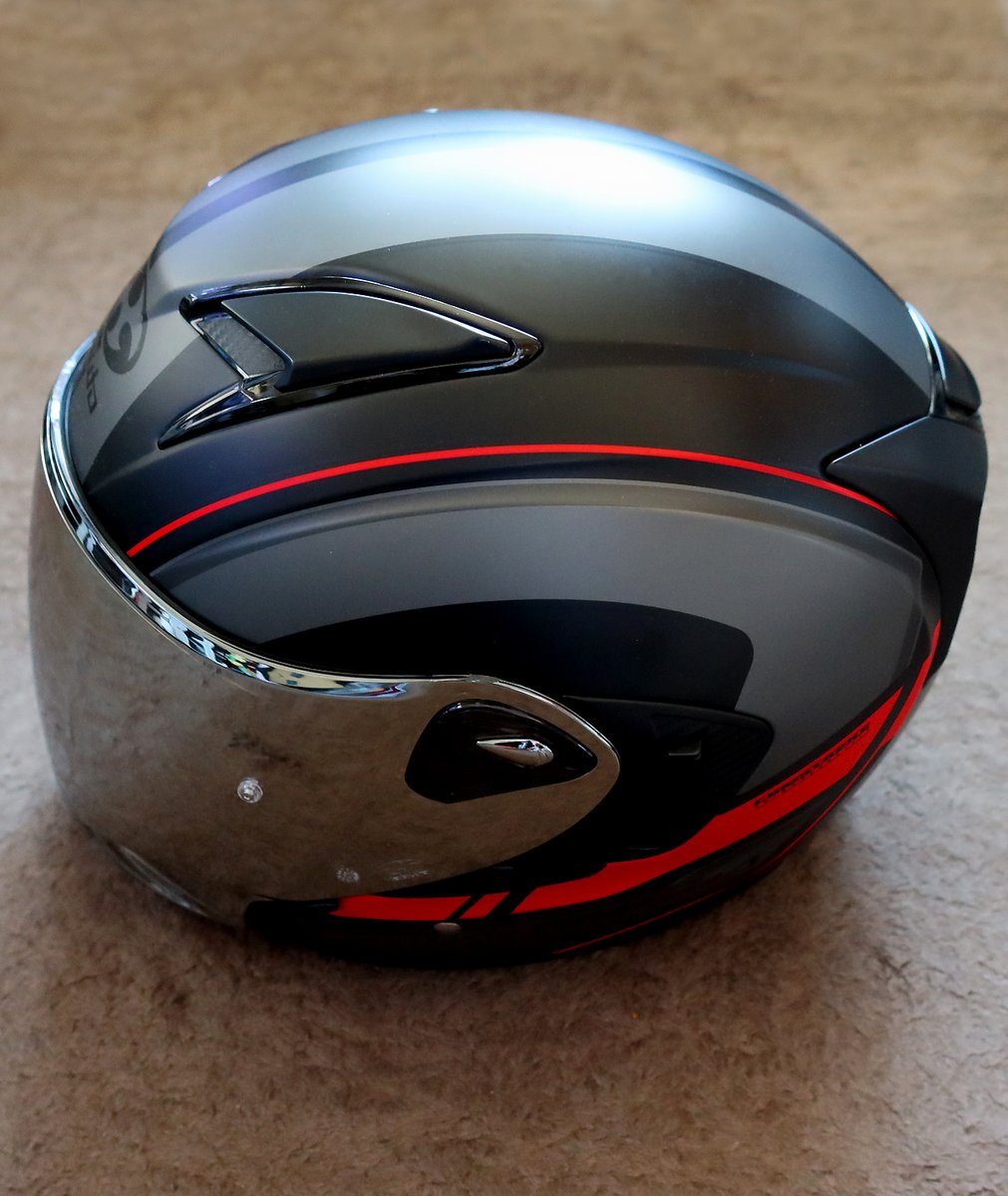 kazewatari's tweet image. ここ数年夏の気温が高く、秋が従来の夏の様な感じ😖
ヘルメットは、#OGKカブト の #RYUKI と言うフルフェイス（システムヘルメット）を年間通して使って居ます😃
が…暑さに耐えられず😂、夏～秋用にジェット型の #EXCEED2 を購入😅
とりあえずシルバーミラーシールドにして、ピンロックも取り付け🏍️