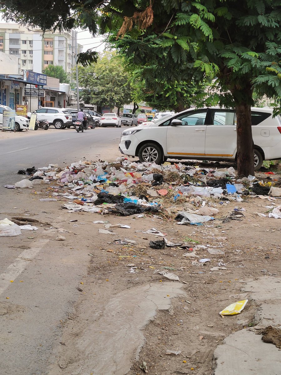 Ullu_Udaipur's tweet photo. Starting today, I shall be posting pics of Beautiful Udaipur which  shall portray the smartness of its governance and its citizens. 
A smart city indeed!
Hope you have smelly times ahead! Area: Navratan 
@udaipurblog 
@UdaipurTimes 
@bjpraj 
@BJP4India 
@RajCMO 
@RajGovOfficial https://t.co/j3FKfZUzIX