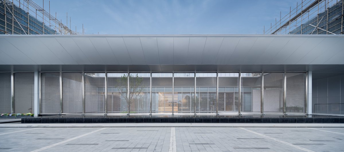 GLA_Design_2010's tweet photo. GLA's work｜Completed☑️

💡Hai’an Guiyu Tinglan
📍Nantong, Jiangsu, China
📷Photography: ReArch

Less is More🔵A Minimalist Lifestyle Pavilion

#MinimalistArchitecture #LifestylePavilion #ModernDesign #haian https://t.co/J0p4cN5vQ4