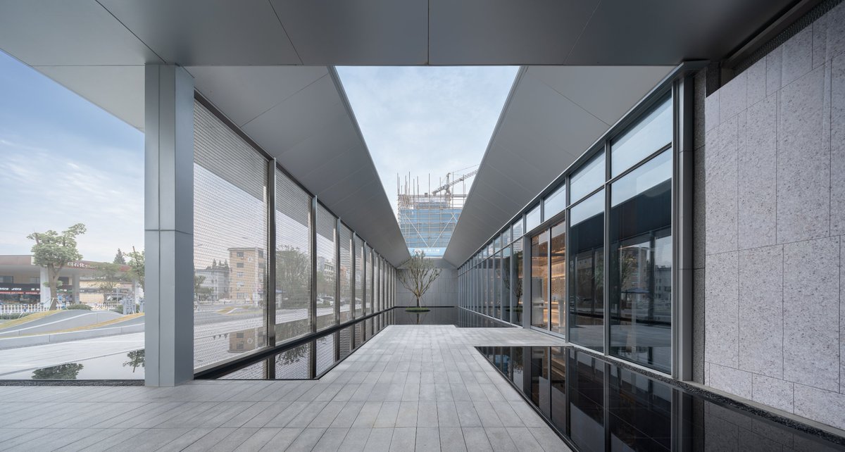 GLA_Design_2010's tweet photo. GLA's work｜Completed☑️

💡Hai’an Guiyu Tinglan
📍Nantong, Jiangsu, China
📷Photography: ReArch

Less is More🔵A Minimalist Lifestyle Pavilion

#MinimalistArchitecture #LifestylePavilion #ModernDesign #haian https://t.co/J0p4cN5vQ4