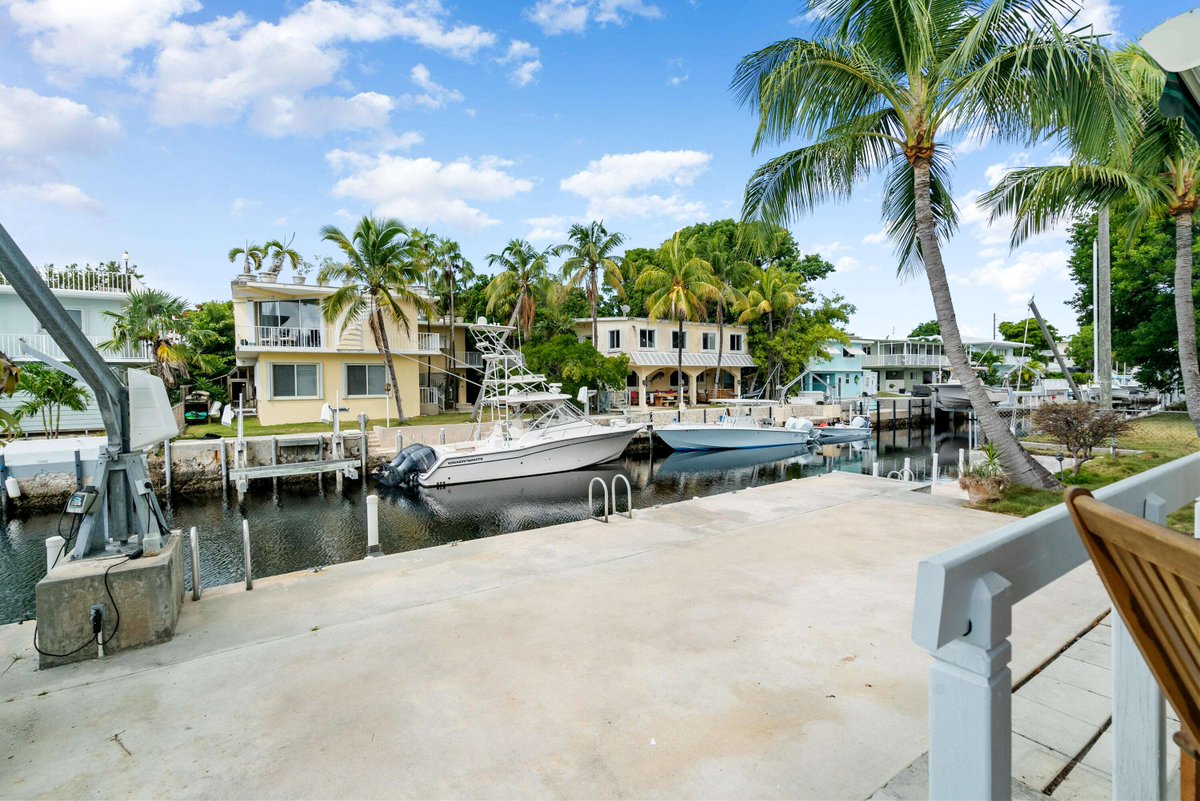 HomeInTheKeys's tweet image. OPEN HOUSE
1210 Cactus Street, Key Largo
10:00 AM until 2:00 PM
Thursday, 8/14
Look forward to seeing you there
Schedule a private showing and request more information here: cjoelyoung.com/d8rdpij9