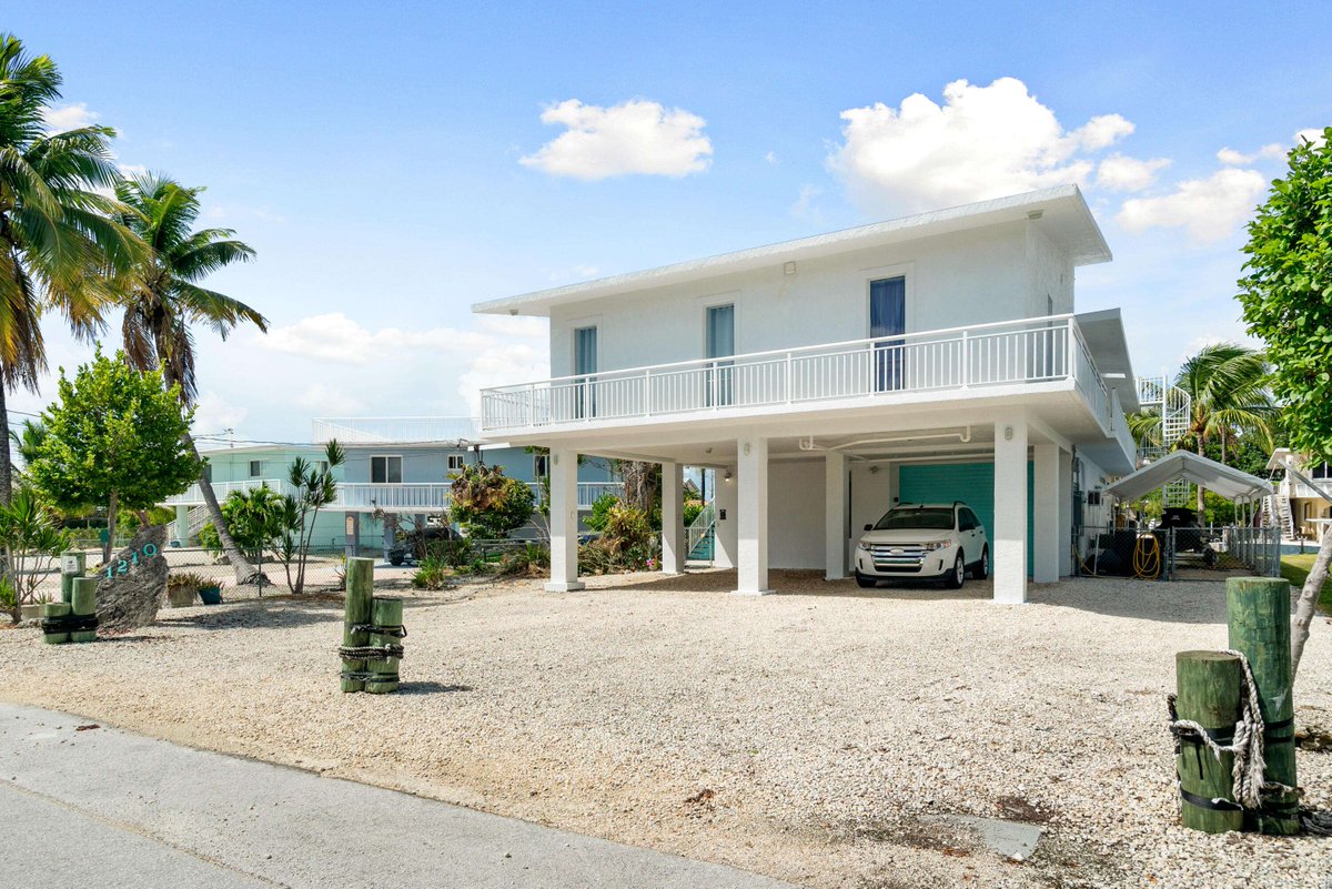 HomeInTheKeys's tweet image. OPEN HOUSE
1210 Cactus Street, Key Largo
10:00 AM until 2:00 PM
Thursday, 8/14
Look forward to seeing you there
Schedule a private showing and request more information here: cjoelyoung.com/d8rdpij9