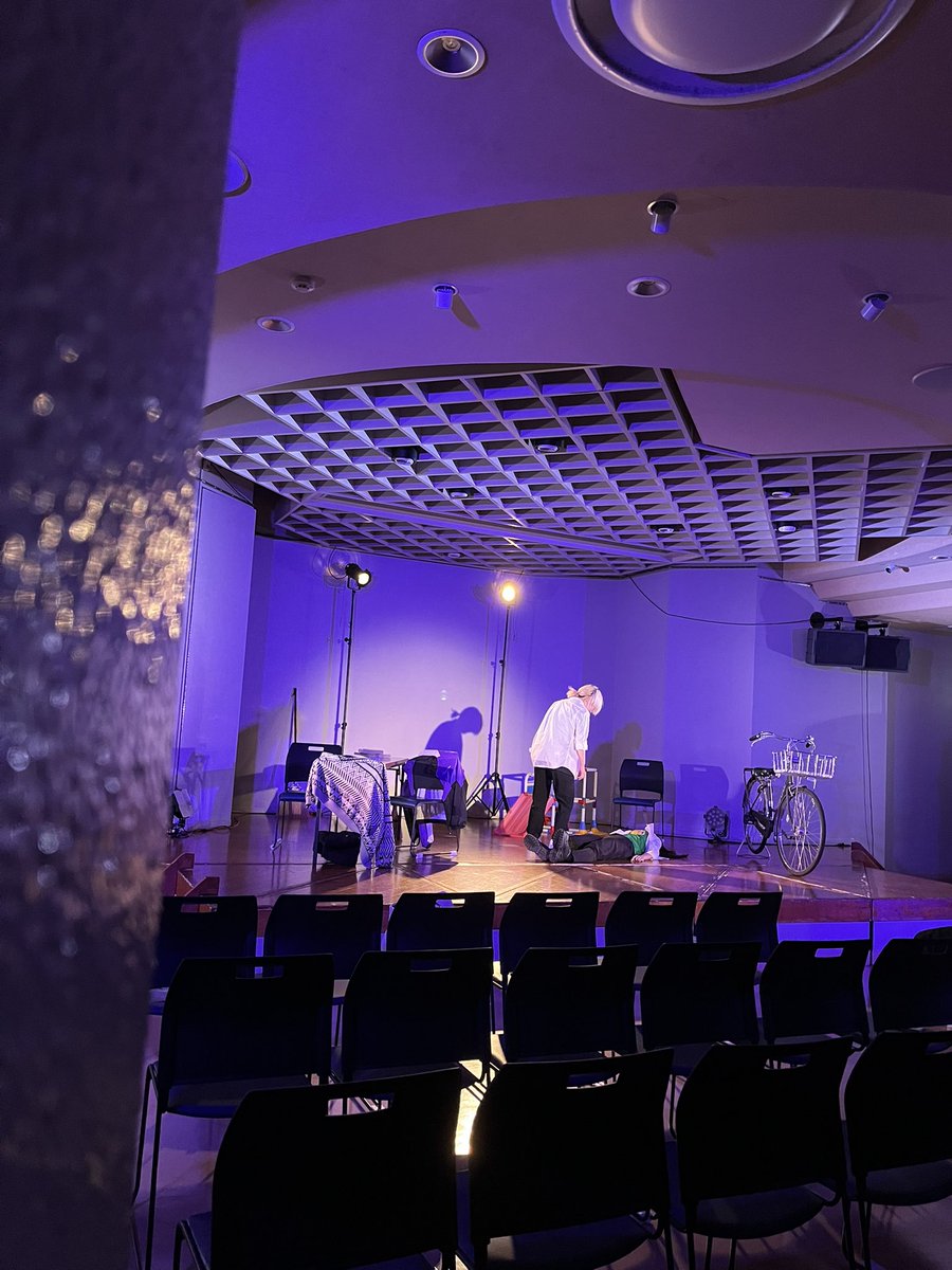 【 開場のご案内 】

13時からの上演は、
12時30分より、受付開始します。

会場付近は公共の施設になっておりますので、お静かにお願いします。