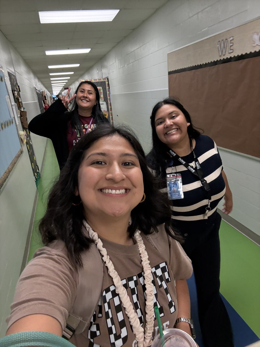 Noemi_Sanchez4's tweet photo. Amazing #IrvingFirstDay! Grateful for the opportunity to serve and proud to be part of the Farine Falcons family ❤️ @IrvingISD @ES_Farine https://t.co/HuRzjgUKBi
