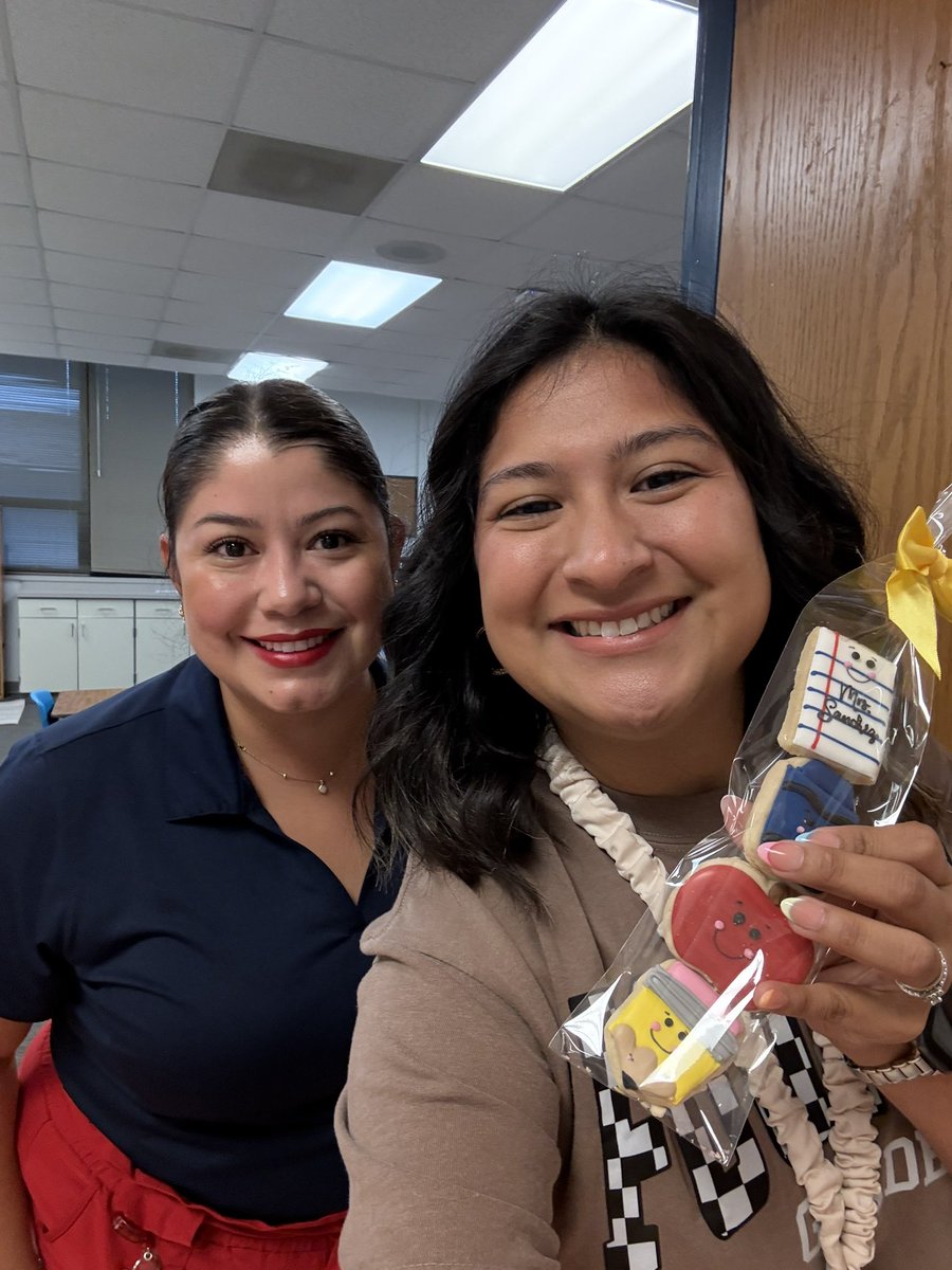 Noemi_Sanchez4's tweet photo. Amazing #IrvingFirstDay! Grateful for the opportunity to serve and proud to be part of the Farine Falcons family ❤️ @IrvingISD @ES_Farine https://t.co/HuRzjgUKBi
