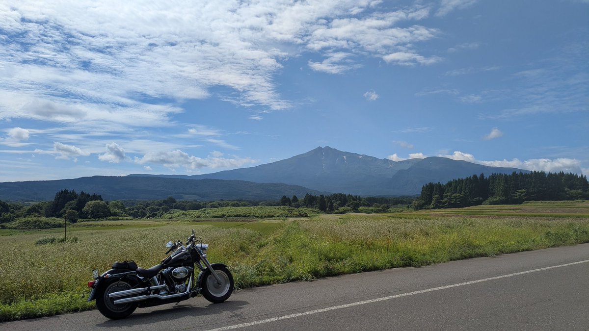 kuronagimaruru's tweet photo. 午前中、鳥海山のブルー、グリーンを快走！ https://t.co/o8sK1h1Sdj