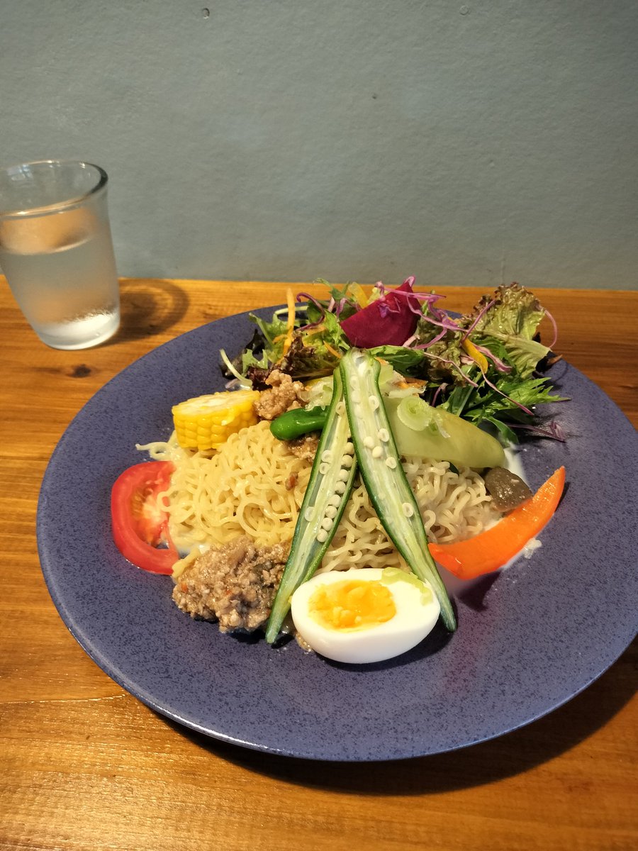 oira02042780005's tweet photo. #お盆休みの過ごし方
 
お盆の時期に無性に
食べたくなる　　
 #老舗銘菓  
#ハッカ樹氷
美味〜🤗

これまた
#HIGHFIVECOFFEE さんの
アイスコーヒーと
好相性🤗👍

相方に何としても
食べさせたかった
#のらいぬカフェ の
#豆乳担々麺とパフェ
美味しすぎ🤗

#笑う門には福来る https://t.co/ajPOL13keY