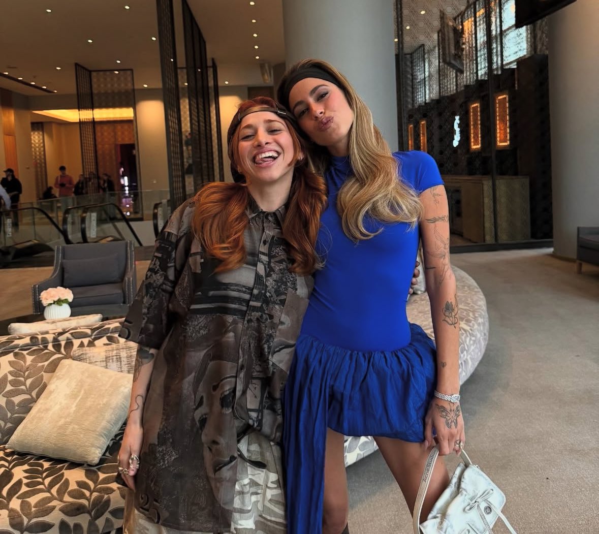 kaios4ma's tweet photo. marti y lourdes cumpliendo sus sueños respecto a sus idolas es mi nuevo concepto favorito en la vida ❤️ https://t.co/pCFy6JfYGd