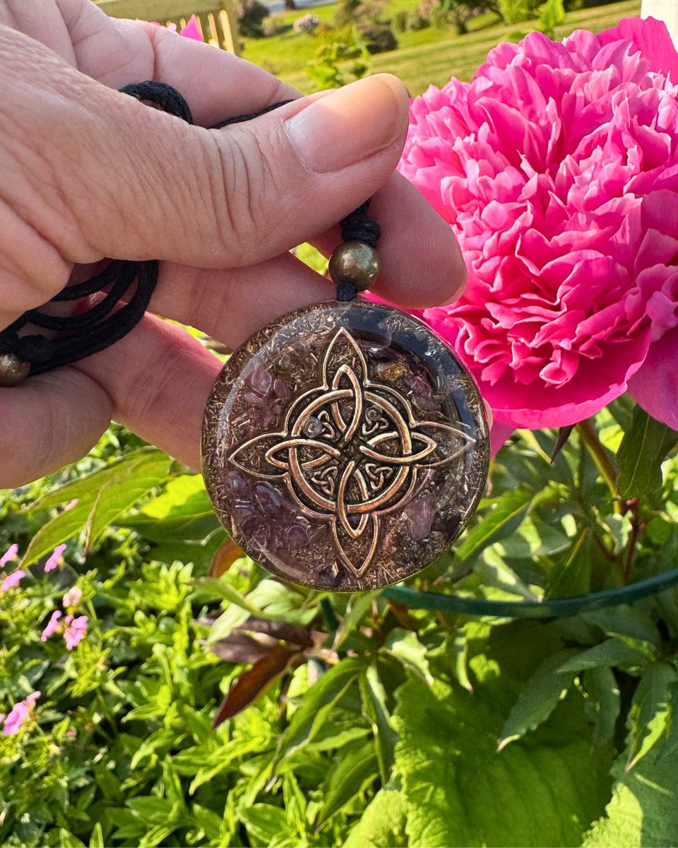 Arteorgones's tweet photo. Nudo de Brujas de Orgonita, Joyería Protección y #energiaypoder Colgante Orgonite Celta Trinidad. Dije Cristales Turmalina Negra, Amatista. Amuleto para mujeres Arte Orgones https://t.co/etJRM6WweQ #Amazon a través de @Amazon https://t.co/xljyVtHgwg