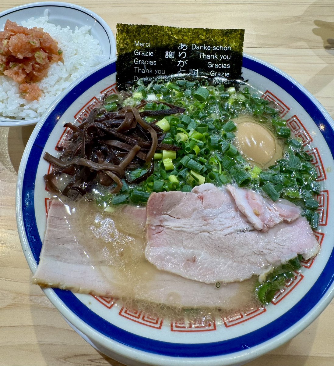 博多長浜らーめん田中商店🍜足立区

✰ねぎらーめん🍜こってり🆙ばりかた
feat.味玉🥚
★🇰🇷韓国風明太子🍚

花畑移転後初🔰🅿️有
23時半で外待行列は並びたくなる🎩
回転率♻️秀逸🙌
超豚骨バカ獣クリーミー🐷
たっぷり脂コーティング💛
ねぎ浸して💚ご飯に掛け〆る👍

開星高校⚾️大健闘お疲れ様でした👏