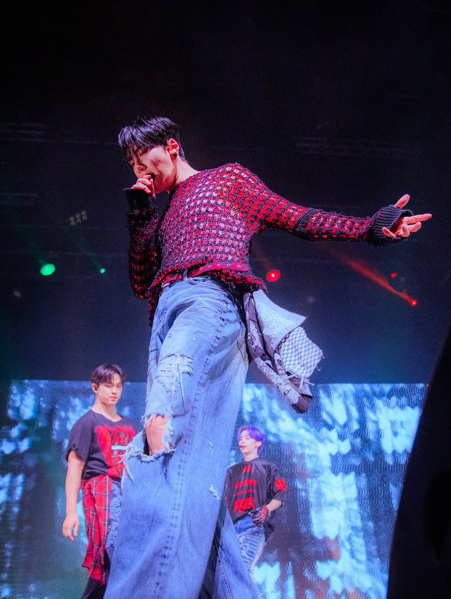 kep1moon's tweet photo. More pics from ciaraglagola on IG (1/2)
ONEUS β in Cleveland
#ONEUS #μμ΄μ€ #h_our_us #ONEUSinCLEVELAND https://t.co/otsGkireYy