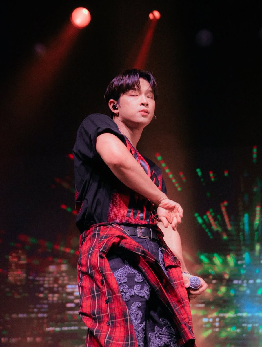 kep1moon's tweet photo. More pics from ciaraglagola on IG (1/2)
ONEUS β in Cleveland
#ONEUS #μμ΄μ€ #h_our_us #ONEUSinCLEVELAND https://t.co/otsGkireYy