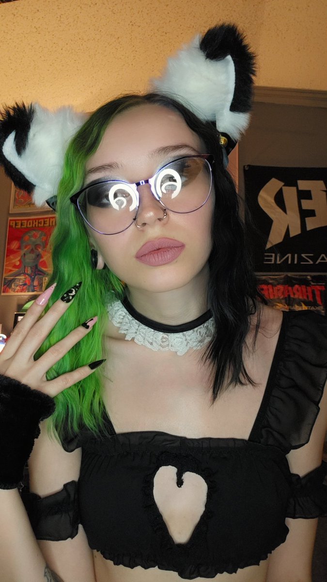 PrincessMorbidx's tweet photo. Meow 🐾🐱
.
.
.
#Creator #Goth #alt #cute #goddess #bdsm #kinky #makeup #dyedhair #sexy #OF #kitten https://t.co/sEJpc8fK5C