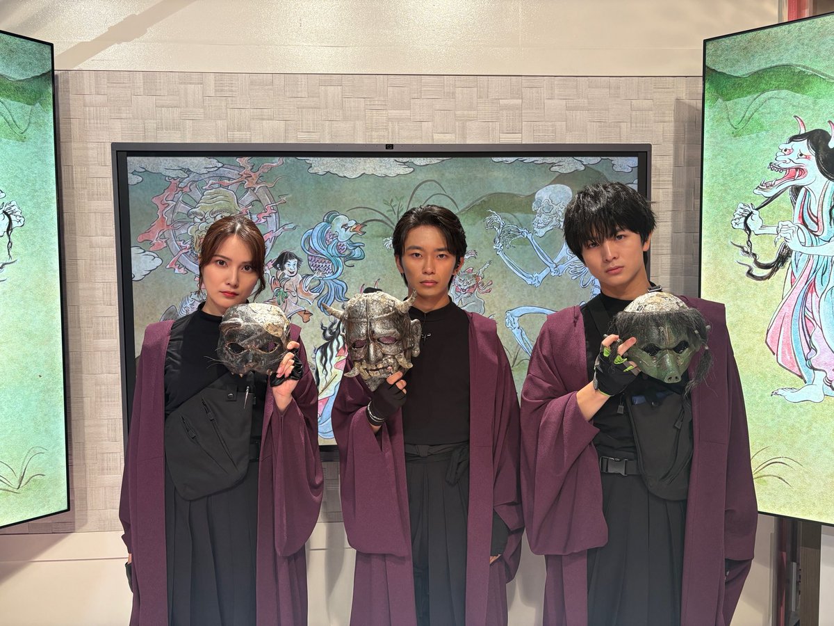 ◤😈面外し、オフショット◢

般若（伊吹裕志）役
#加藤清史郎 さん

化け猫（高津美波)役
#入山杏奈 さん

河童（高津波留斗）役
#柏木悠 さん（#超特急）

5話で面を脱いだ3人が揃い踏み。

TVer無料配信で【5話】を見る
▶︎bit.ly/dbs3_ntv_SNS_T…

#放送局占拠 📡
次回【6話】8/16(土)よる9時