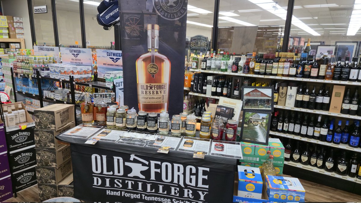 G_Carroll10's tweet photo. Well, yet another successful"Tasting"event located at North Pavilion Discount Beverage in North Myrtle Beach SC. Old Forge Distillery is bringing the Mountains to the Beach. Ran into this clan of customers that were totally blown away with our Spirits of Moonshines &amp; Bourbon's. https://t.co/6fuSaqZuih