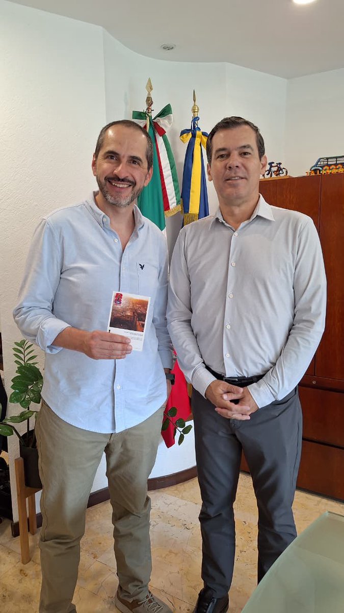 MonrazDiego's tweet photo. Hoy sostuvimos una interesante reunión con Vicente Torres @Elchnte representante en México de la Unión Internacional de Transporte Público @UITPLAD, junto con los equipos de @MovilidadZap, @SITEURJAL y @TransporteJal con quienes nos estamos preparando para el Mundial @Gdl2026 🏆 https://t.co/L2SpWtm8o1