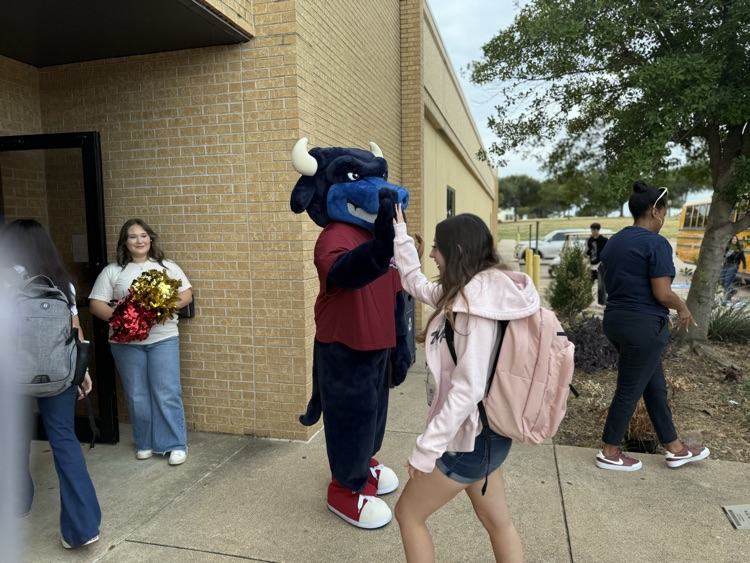 GCCA_PHX's tweet photo. Happy first day! We’re so excited to welcome our Phoenixes back to take on a brand new school year. Here's to a fantastic start 🥳 #PhoenixOn https://t.co/cl8QPY21A9