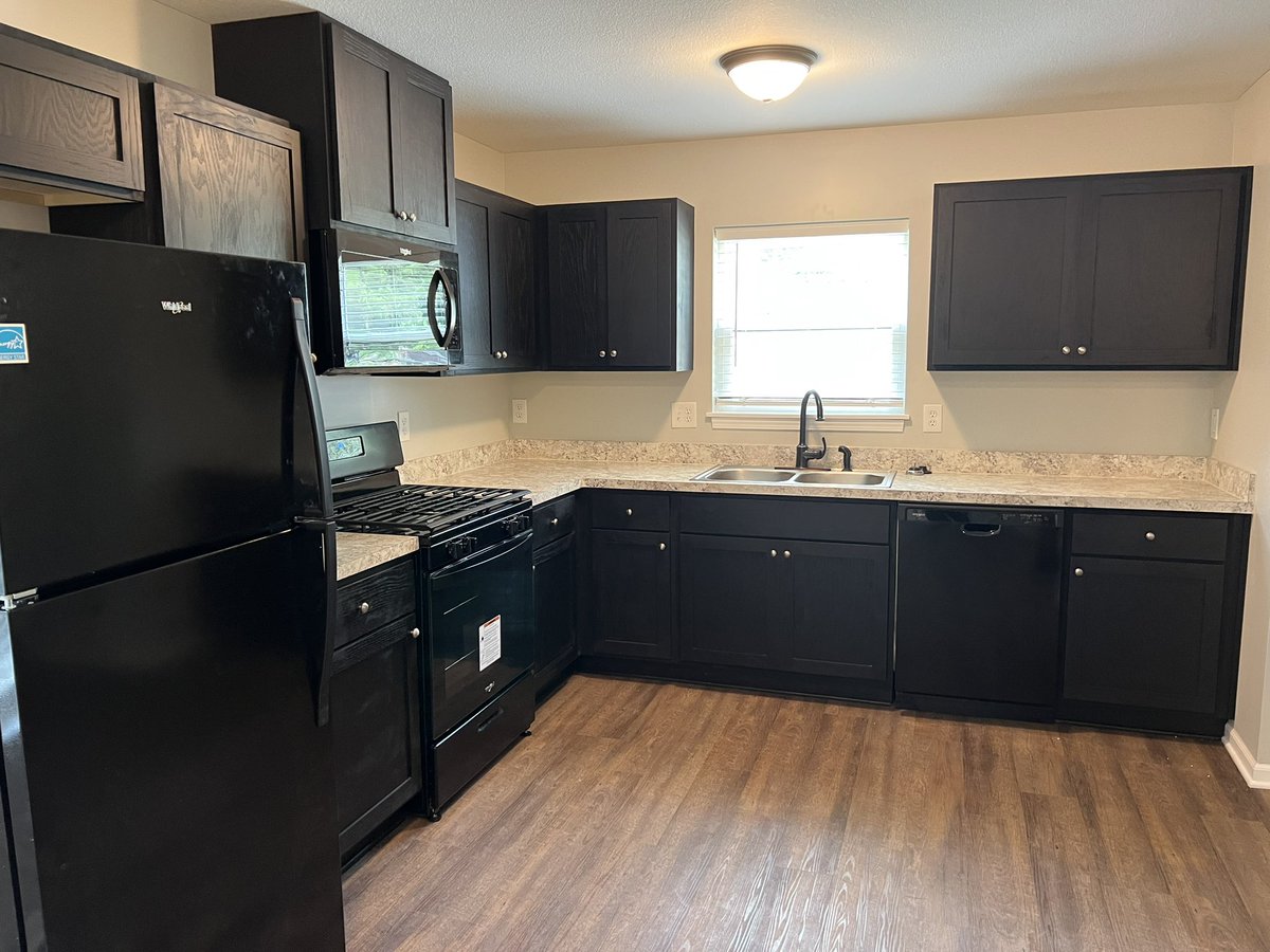 Patty4MO's tweet photo. Thanks you @habitatkc for providing beautiful, affordable homes in the region. I enjoyed the tour of the Lynkins neighborhood &amp; learning more about your partnership with the community &amp; neighbors. #MOLeg #MOSen https://t.co/Y6iMu948SW