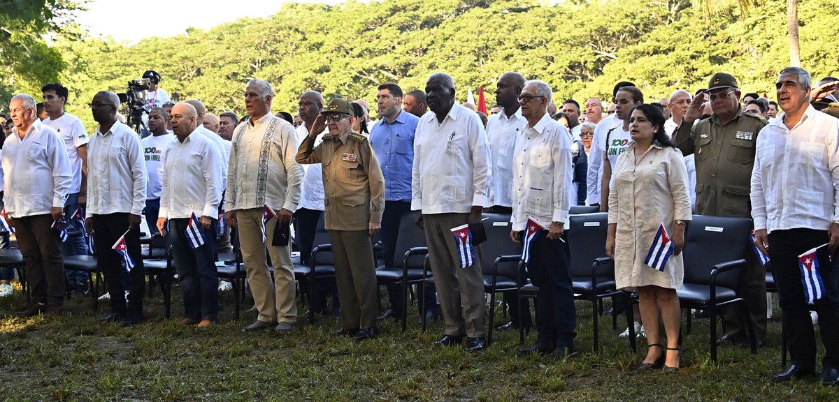 Este 13 de agosto, junto a nuestro querido Raúl, estuvimos en Birán en la celebración del cumpleaños 99 de #Fidel. La jornada fue el inicio del Programa Conmemorativo por el centenario de su natalicio. 

#100AñosConFidel 

1/2