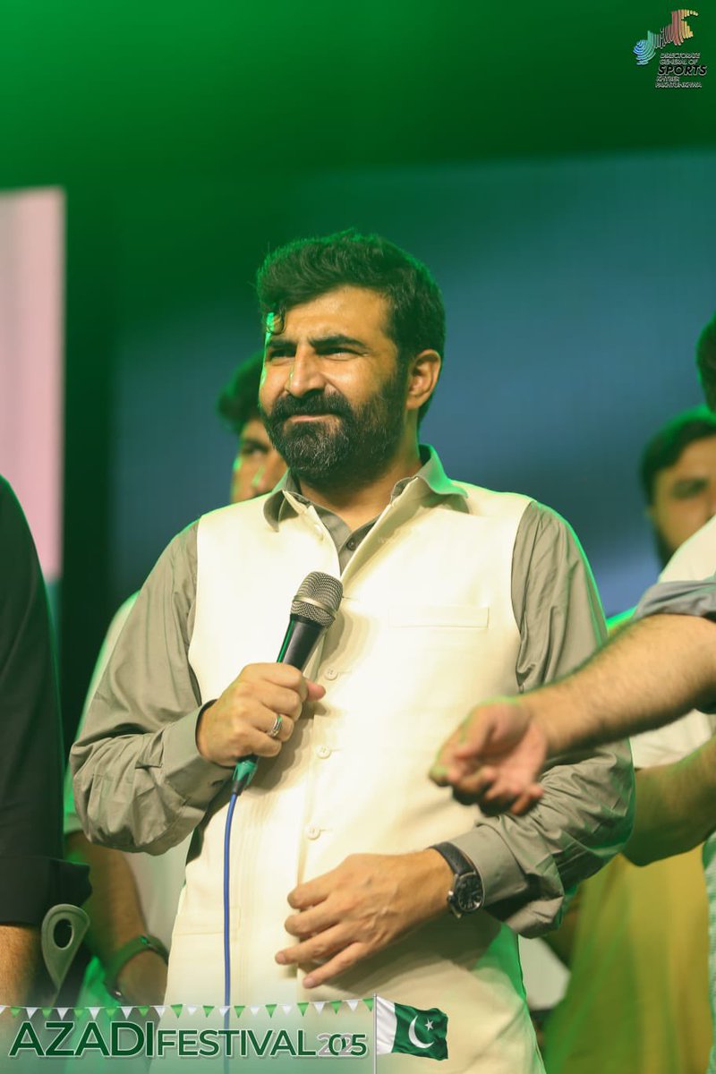 fakharebuner's tweet photo. یومِ آزادی 2025 کا جشن پشاور اسپورٹس کمپلیکس میں ایک عہد کی تجدید تھا، عہد عمران خان کی رہائی کا! 🇵🇰

یہ آزادی ادھوری ہے جب تک ہمارا قائد جیل میں ہے۔ چیئرمین عمران خان کی رہنمائی اور وژن ہی پاکستان کی اصل پہچان ہیں، اور ہم ہر قیمت پر اس جدوجہد کو منطقی انجام تک پہنچائیں گے۔

ہزاروں شہریوں کا جوش و خروش، بلند نعرے، اور آسمان کو روشن کرتی آتش بازی… یہ سب اس بات کا اعلان ہیں کہ عمران خان کی رہائی تک تحریک جاری رہے گی۔

#ReleaseImranKhan #حقیقی_آزادی_کی_تحریک