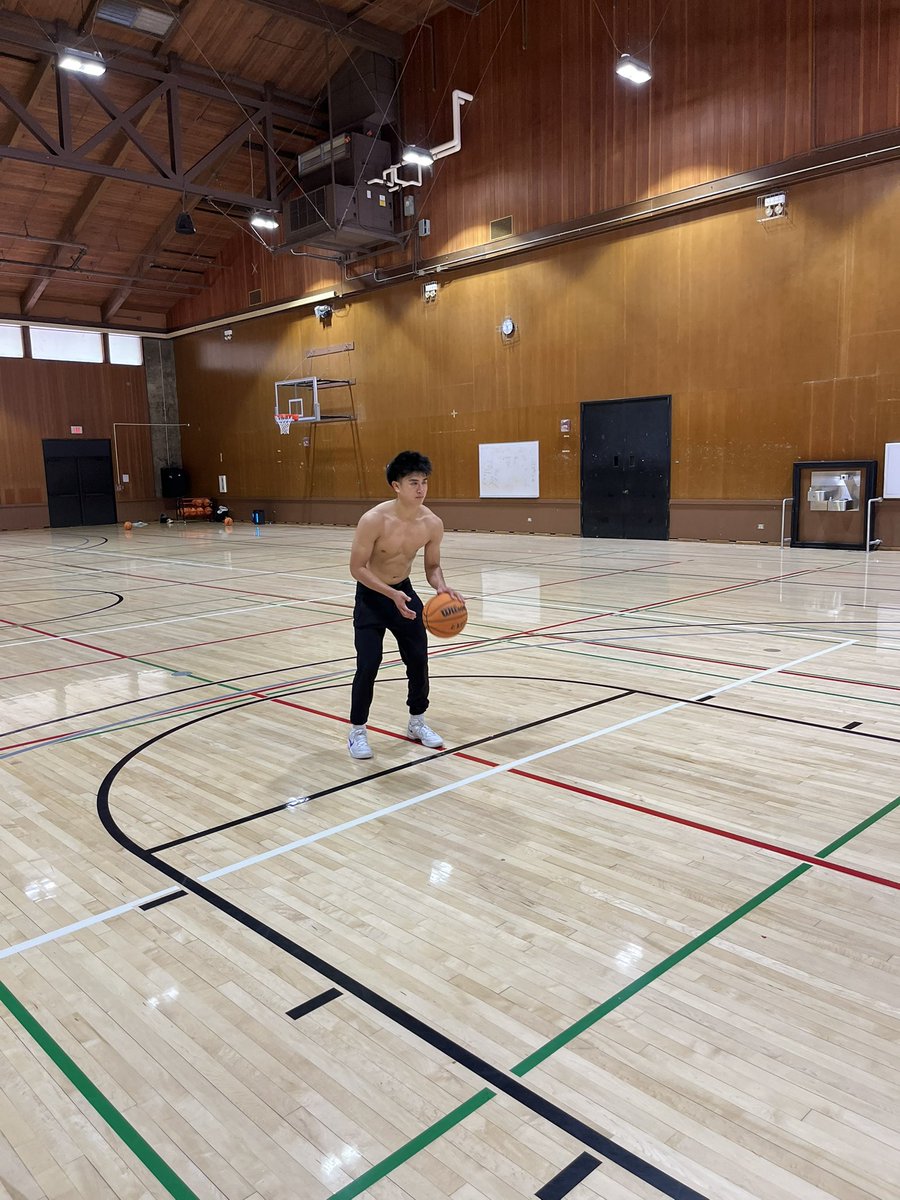 CoachJslie's tweet photo. 3 days in a row Double days. Finished with 67 made freethrows in a row. @GregFernzzz #Bucketboy https://t.co/h8rhcsLrNc