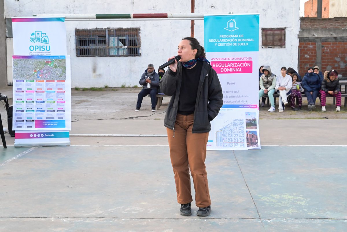 🗣 Hoy se realizó un nuevo encuentro entre vecinos y vecinas y las funcionarias del OPISU Clara Aleman, Romina Zuñiga y Dolores Romero, donde se compartió cómo continua el plan de integración que estamos llevando adelante en la región junto al Municipio de La Matanza.