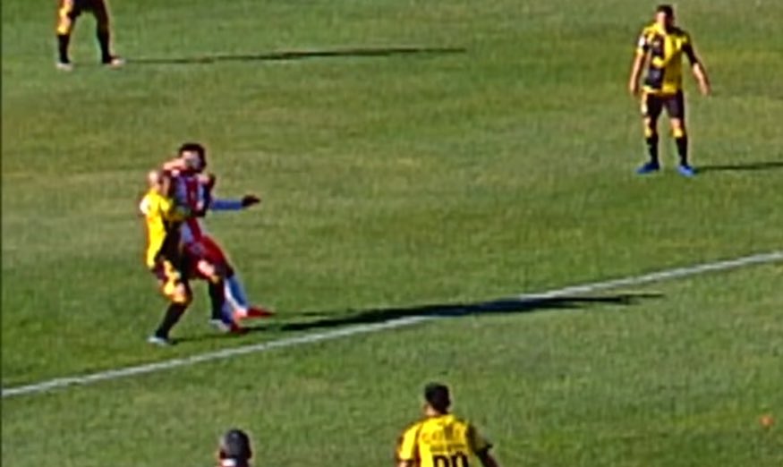 🏴‍☠️❌ A pesar de la solicitud de revisión, Alejandro Camargo recibió 2 fechas de castigo y se pierde partidos ante Everton y Audax.