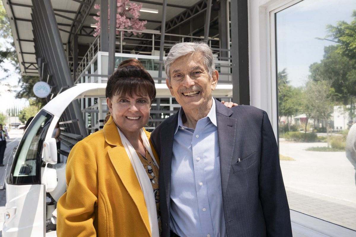 Hoy recorrí el Tec Campus Querétaro junto al Dr. Rafael Rangel.
Un camino lleno de anécdotas y recuerdos de cuando fue su director.
Orgulloso de ver que lo que construyó sigue vivo y conectado con nuestra comunidad. 

#50Aniversario #QRO #EducaciónQueTransforma #Tec