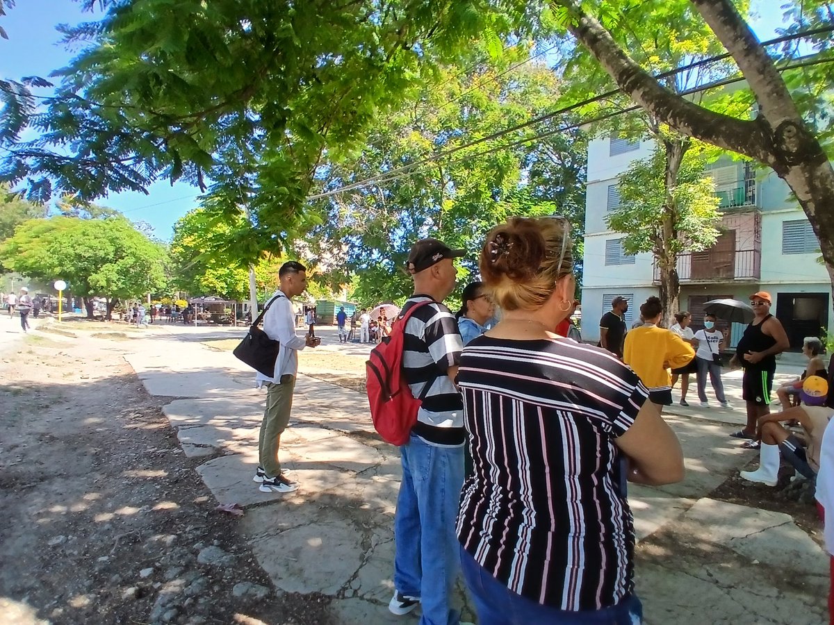 Se realizan acciones intersectoriales en los edificios multifamiliares de Media Luna para enfrentar la altos índices de infectacion.
#ProvinciaGranma