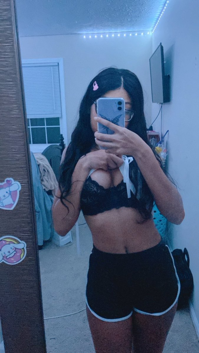 Princess1Jazmin's tweet photo. #nsfwtwt #horny #bwc #latina4bwc #latina #stonerchicks #high #weed #bleached #agegap #ddlg https://t.co/SeaPsDT8VF