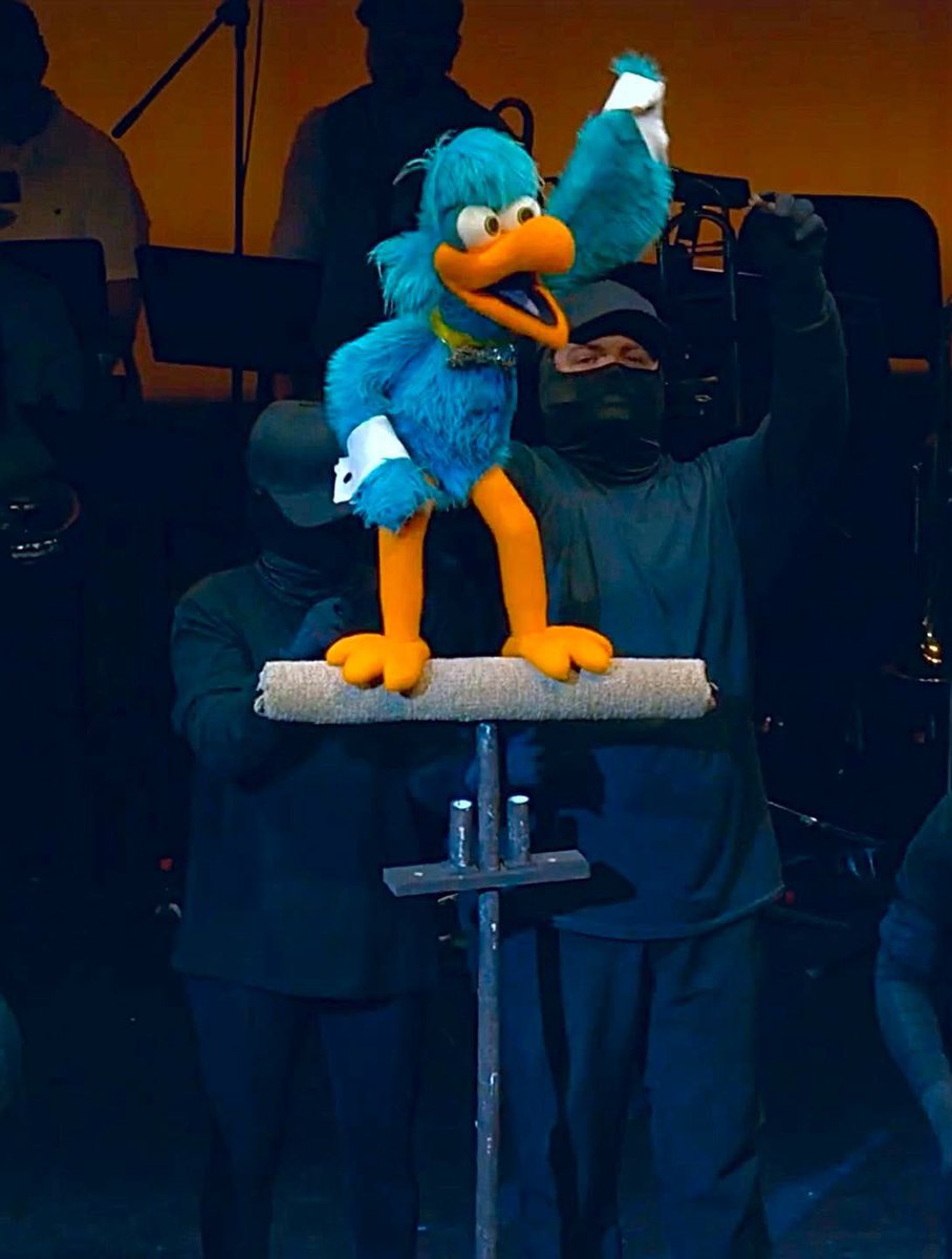 BirdCallRadio's tweet photo. Luckl-Duckl Bird is proof you can wing it through life and still ruffle some feathers before lunch 🦤 💙
#birdcallradio #birdcall #dodo #luckl #lucklducklbird #followus #follow #ruffle #rufflingfeathers #rufflefeather #chaos #wingit #bird #birds #puppet #puppetry https://t.co/K4QWJ9AUEv