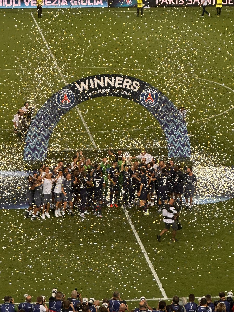 JackBurford7's tweet photo. PSG win the super cup, heartbreaking defeat for Thomas Franks side but plenty of positives to take into the premier league season. PSG quality shined through late but Spurs will be heading home shocked how they haven’t won that match! https://t.co/iD68EofMVF