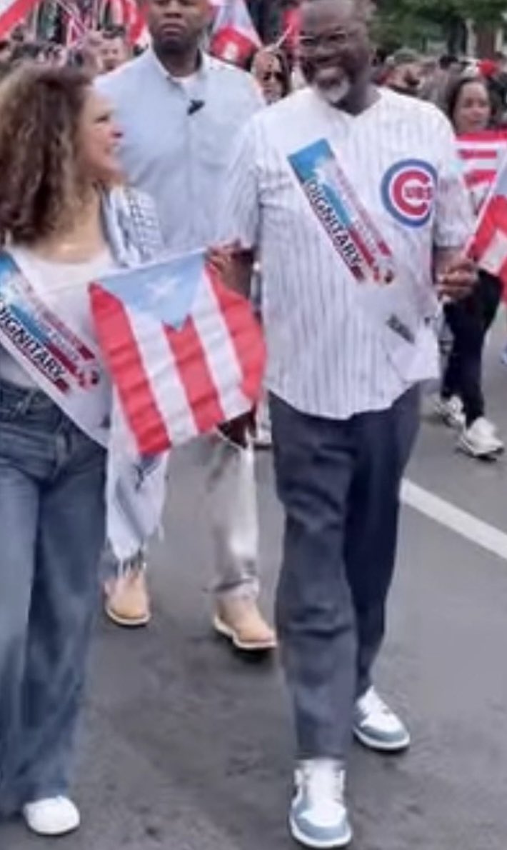 recallthisfall's tweet photo. @Breaking911 Has @ChicagosMayor been taking classes at 2nd City? Because he is hilarious if he thinks Trump is jealous of his "intellectual prowess". Or delusional.Or both😁. No wonder 3/4 of Chicagoans want #BrandonJohnson gone . #recallthisfall https://t.co/L69T6xJ0CA