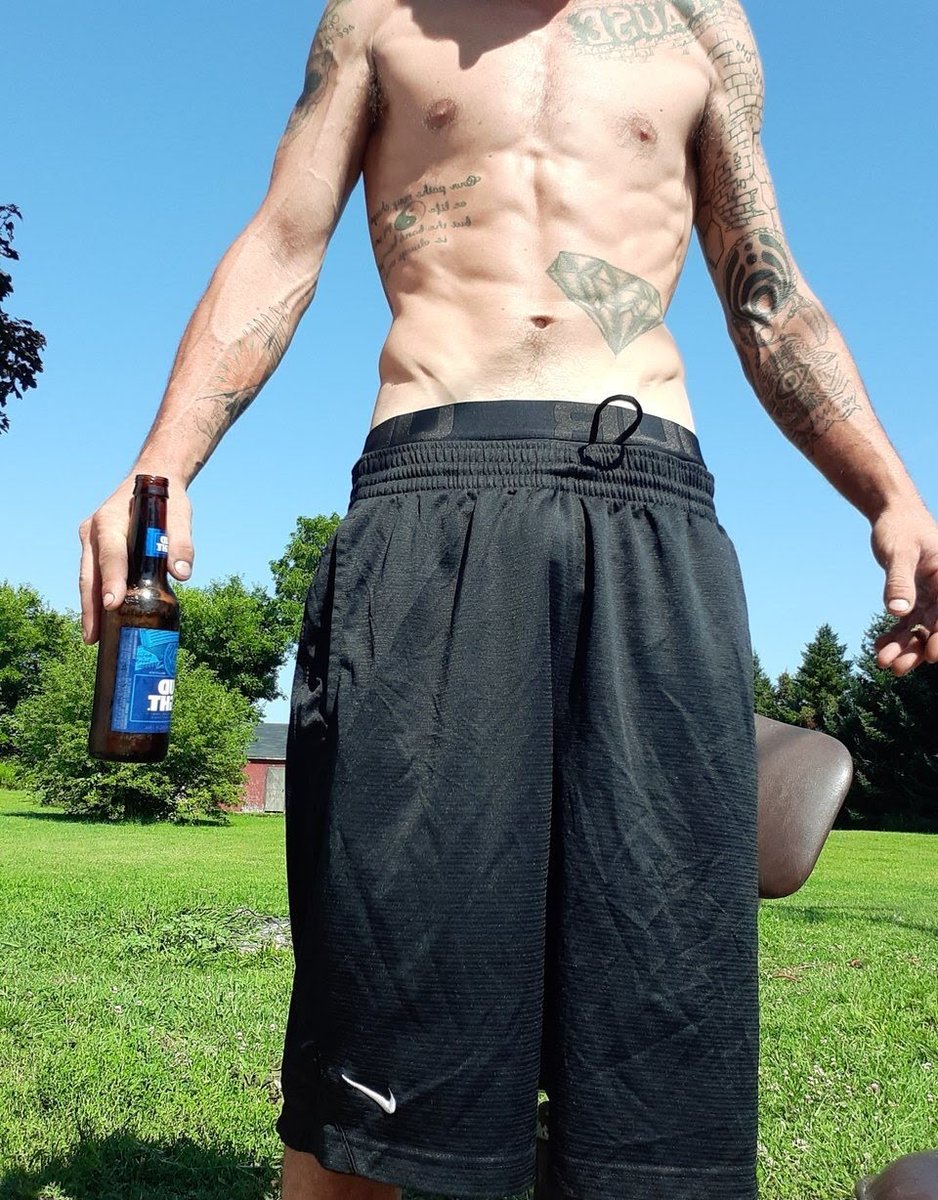 AlphaHause4's tweet photo. You can't resist this body 😈

Get in my DMs and let me use you while I sip this Bud Light 

#findom https://t.co/OPBhTwgFtk