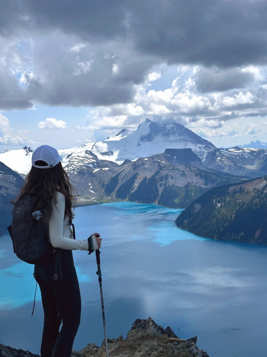 Uncommonswift's tweet image. Lost in the embrace of towering peaks and turquoise dreams 💙⛰  
Up here, the world feels endless, the air tastes freer,  
and every step is a reminder that the journey is just as beautiful as the destination 🚶‍♀️🌿