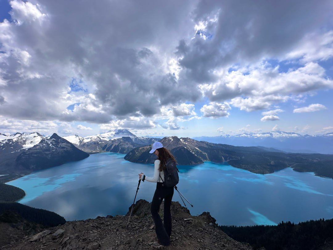 Uncommonswift's tweet image. Lost in the embrace of towering peaks and turquoise dreams 💙⛰  
Up here, the world feels endless, the air tastes freer,  
and every step is a reminder that the journey is just as beautiful as the destination 🚶‍♀️🌿