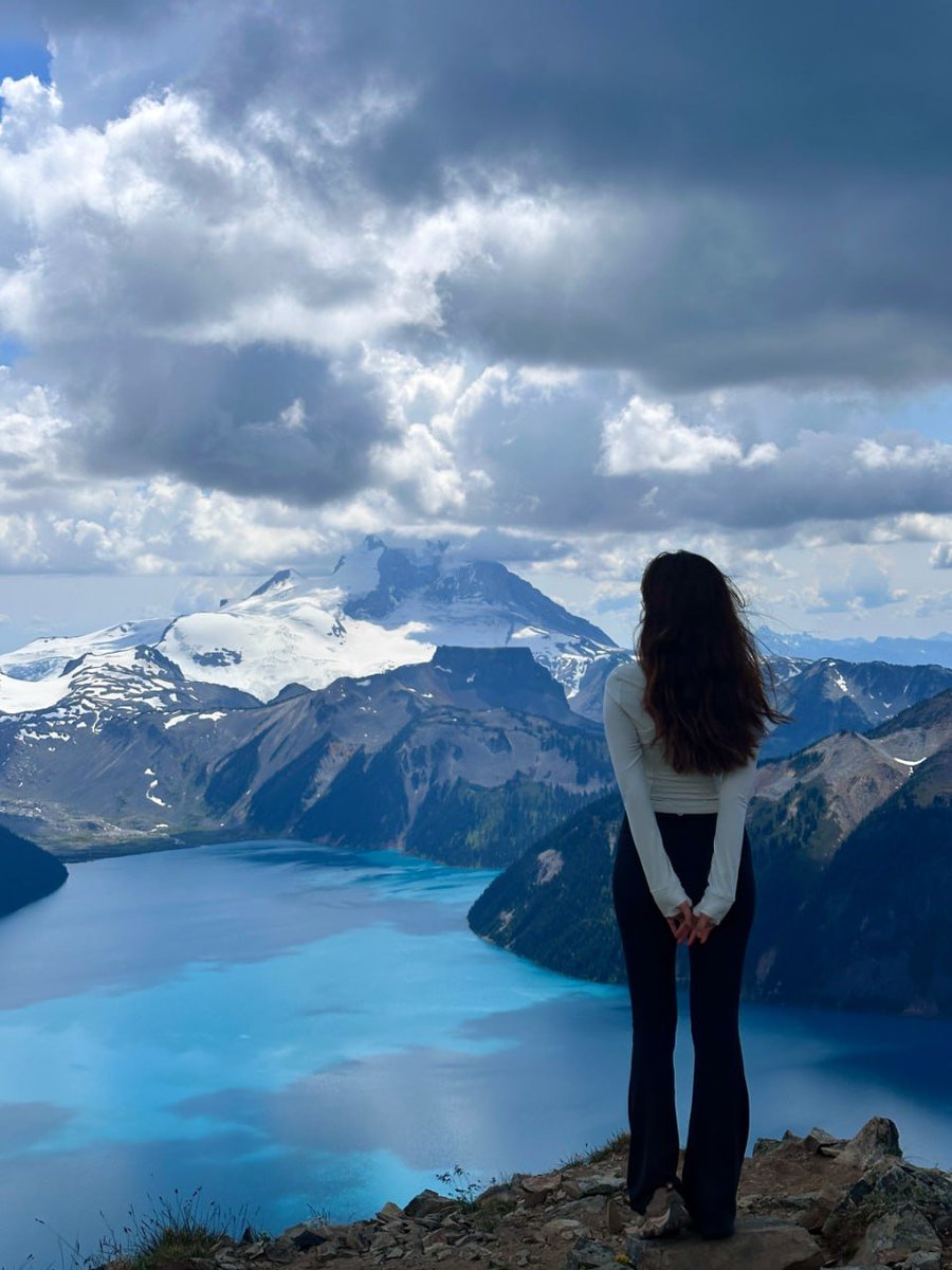 Uncommonswift's tweet image. Lost in the embrace of towering peaks and turquoise dreams 💙⛰  
Up here, the world feels endless, the air tastes freer,  
and every step is a reminder that the journey is just as beautiful as the destination 🚶‍♀️🌿