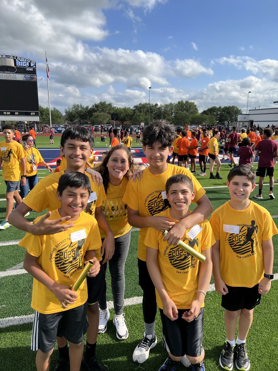VanAken7's tweet photo. @JohnLegere I'm Debbie Van Aken from Pearland, Texas and teach 5th and 6th grade math and reading special education at Sam Jamison Middle School. I'm also the Student Council and Math Club sponsor, and this year marks my 14th year in education!
https://t.co/5TpCEDIXpU

#johnclearmylist https://t.co/eHEQhACaCn