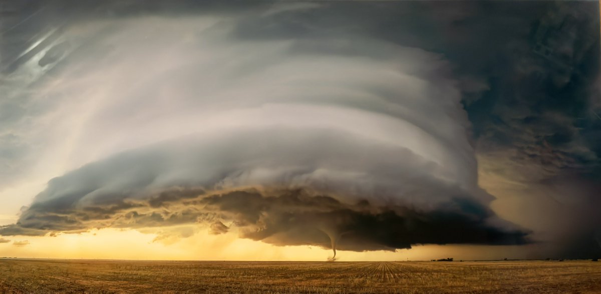 Laura Hedien- Storm Clouds Photography tweet media