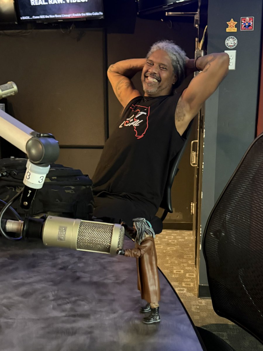 askthedom's tweet photo. A special in studio guest tonight @1025TheBone we got A Cat Named Mo big and little!!! https://t.co/pUhEedED12