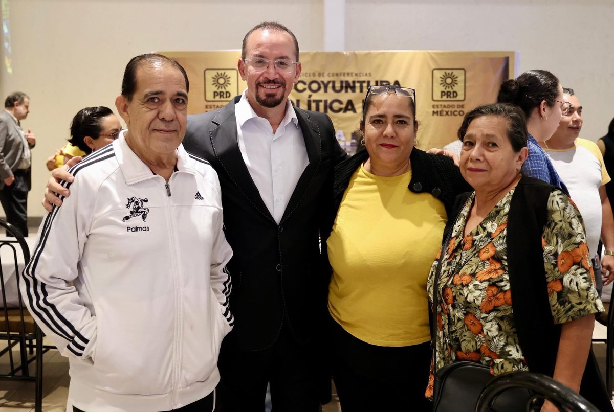 OOA_Oficial's tweet photo. Es urgente crear una estrategia de #seguridad que permita que todas y todos regresemos con bien a nuestros hogares. 

Hoy, de la mano de Ernesto López Portillo, reforzamos el compromiso del @PRDEstado por abonar a esta causa.

¡Eres tú, #Mexiquense, por quien seguiremos luchando! https://t.co/IJX1tIzK39