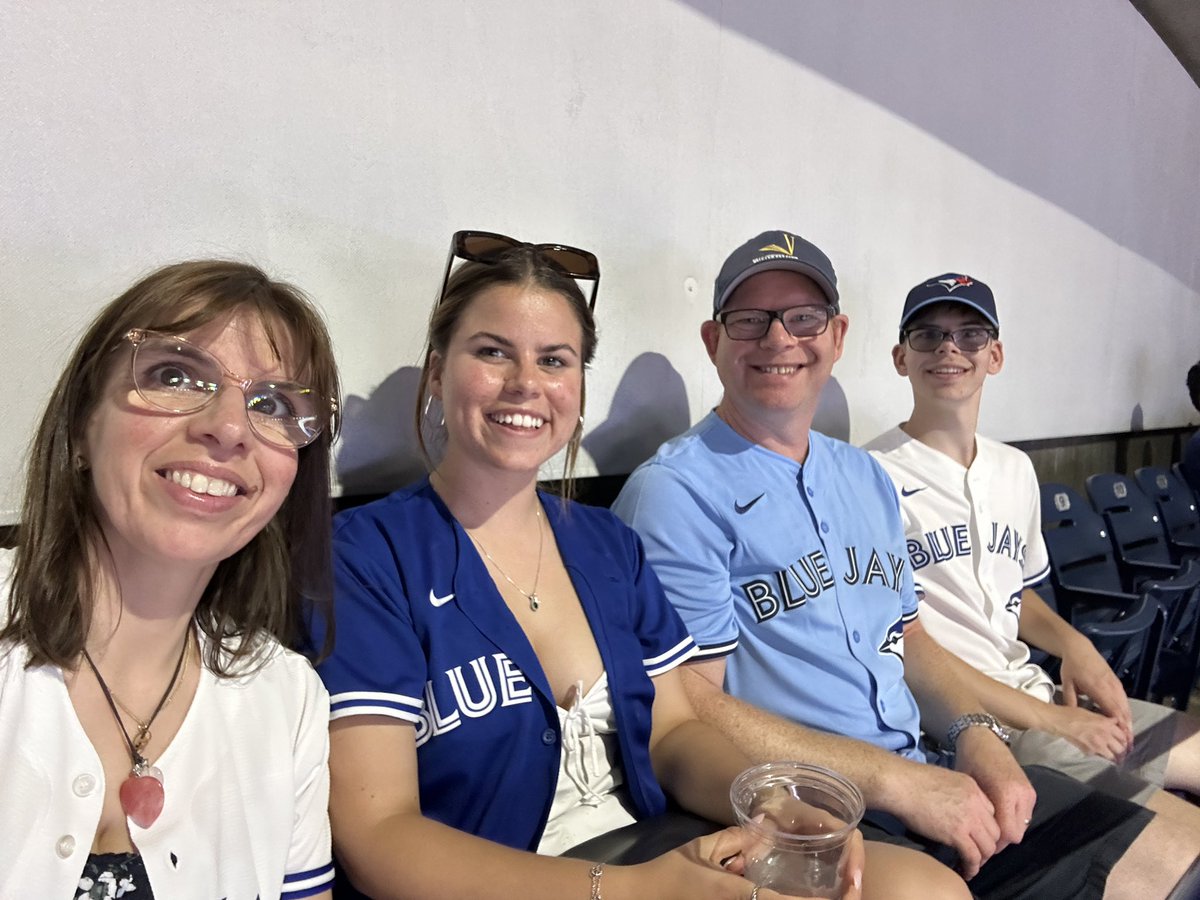 Happy 50th birthday Tim!  We’ve come all the way from the UK to watch <a href="/BlueJays/">Toronto Blue Jays</a> v <a href="/Cubs/">Chicago Cubs</a> for his big birthday! 🎂🥳⚾️🇨🇦
#bluejays
