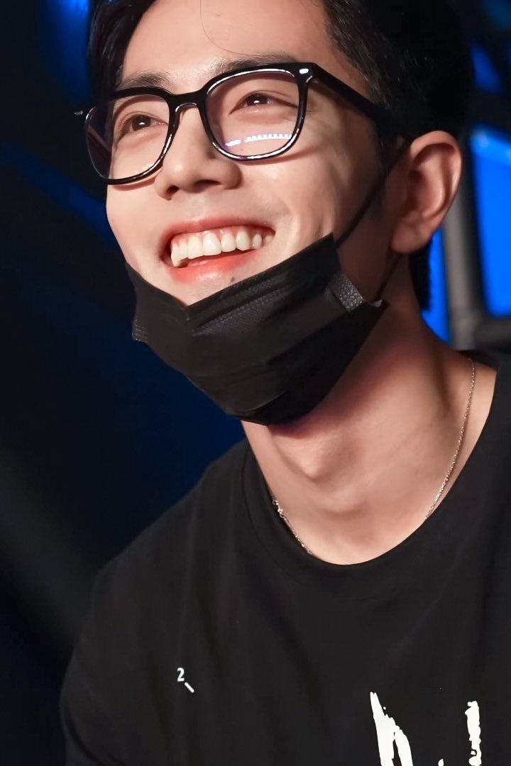 Only strength in these days is Xiao Zhan 🥹 seeing him is always a pure blessing and an inspiration into be better. I’m so happy to admire and love an artist like him, such a beautiful person, inside and out ♥️ #XiaoZhan