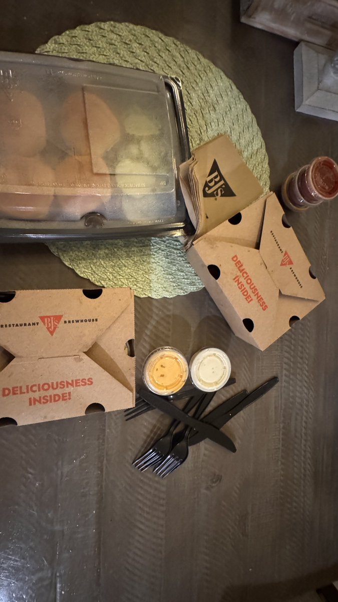 mfs at bj’s thinks this is for a family and gave me a handful of forks but it’s deadass just for one person