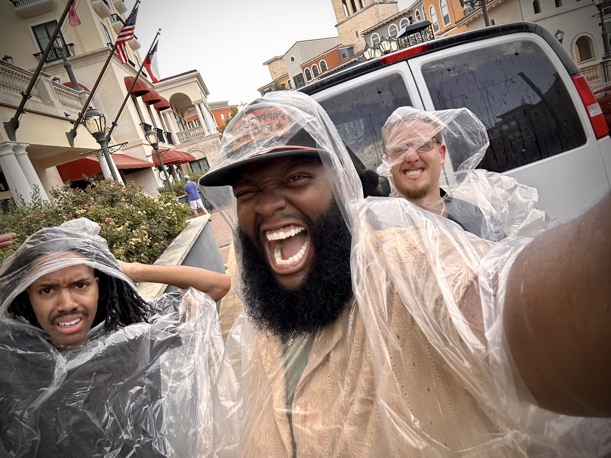 Hello San Antonio, mighty fine welcome from the weather but we came with sunshine in our pockets… 
😊🎶✌🏾

#zakwebbmusic #sanantoniomusicscene