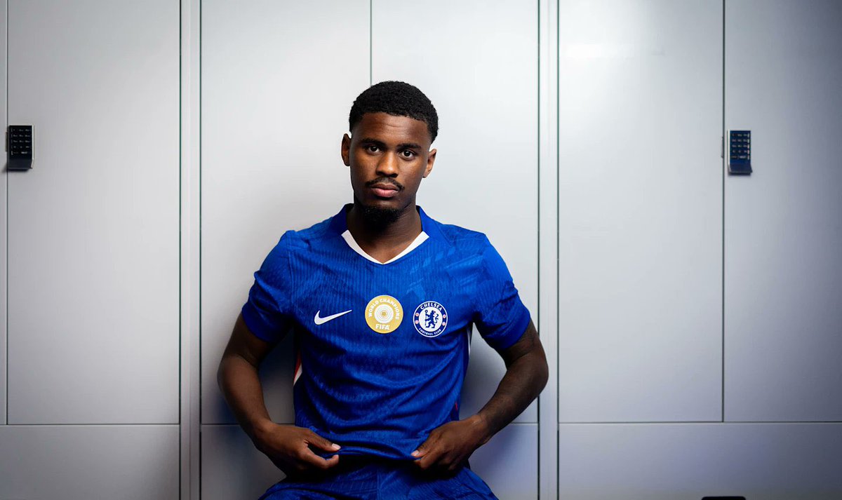 KABAR_CHELSEA's tweet photo. Before - After

Chelsea mengubah posisi logo CWC pada jersey, sebelumnya CWC hanpir setara dengan logo klub kini posisinya dinaikkan. https://t.co/xxygY7q6VE