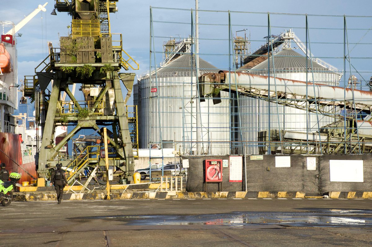 #AEstaHora |📍Visitamos el Muelle 1⃣3⃣ en Buenaventura para verificar los avances en infraestructura y las acciones que la <a href="/ANI_Colombia/">Agencia Nacional de Infraestructura</a>  y la <a href="/AgLogistica/">Agencia Logística de las Fuerzas Militares</a> han implementado para mitigar riesgos y garantizar el cumplimiento de las obligaciones contractuales, bajo la instrucción