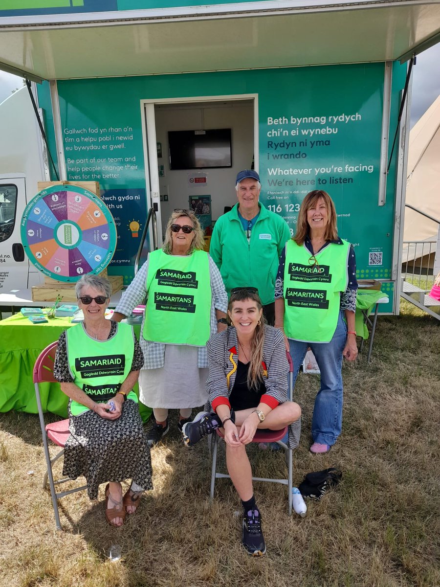SamaritansRhyl's tweet photo. Tara Bandito o flaen Fan y Samariaid! Roedd ei sgwrs mor ysbrydoledig! Gwych!

Tara Bandito gave an honest and such an interesting interview. What an inspiration! 

#Eisteddfod2025 https://t.co/5frU1FJFhc