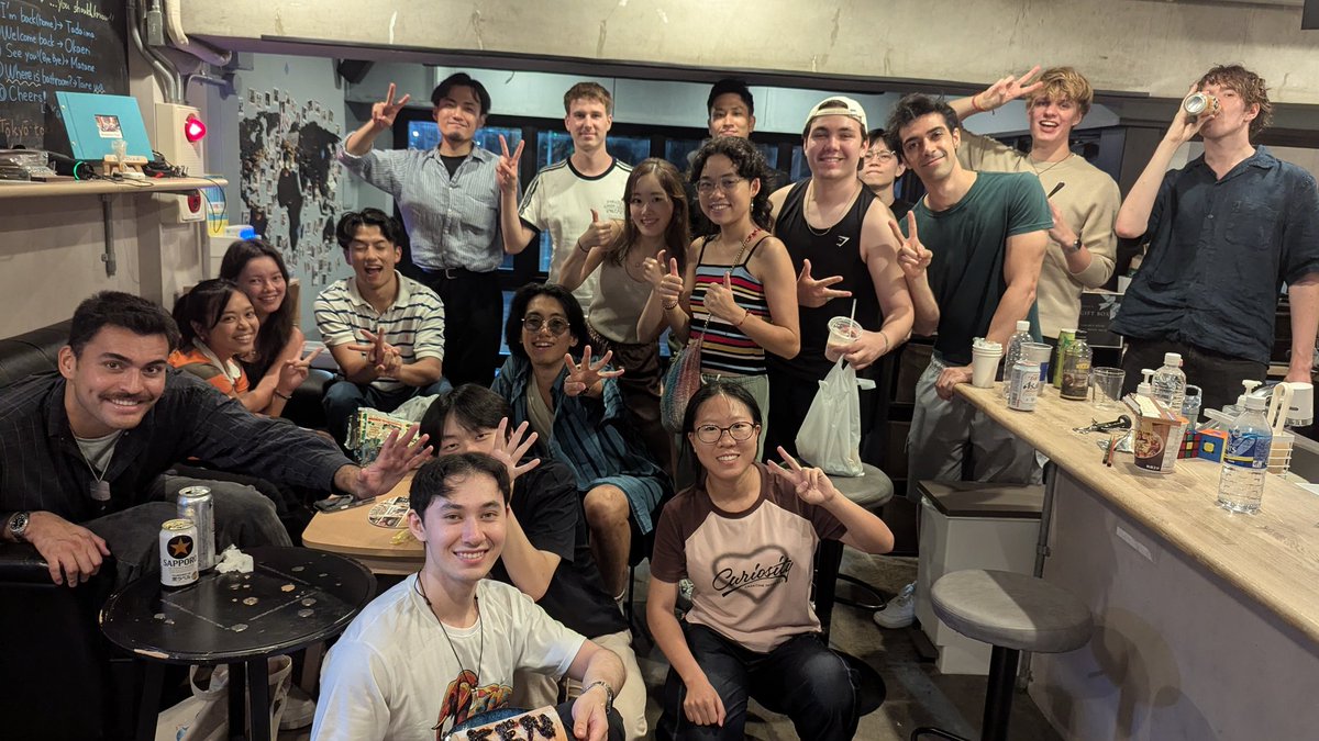 朝早くチェックアウトする人に叩き起こされても全然怒ったりしない。
これから実家に帰るってのにめちゃ号泣してるし、それぐらいうちでの滞在が楽しかったんだねって思えるから。
むしろ出る前に起こしてくれてありがとう。また帰ってくる約束は8割ぐらい実現するのがうちのゲストなのよ。また来年。