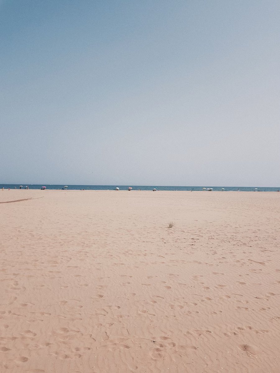 playnote's tweet image. 何でもないことは流行に従う。重大なことは道徳に従う。芸術のことは自分に従う（小津安二郎）